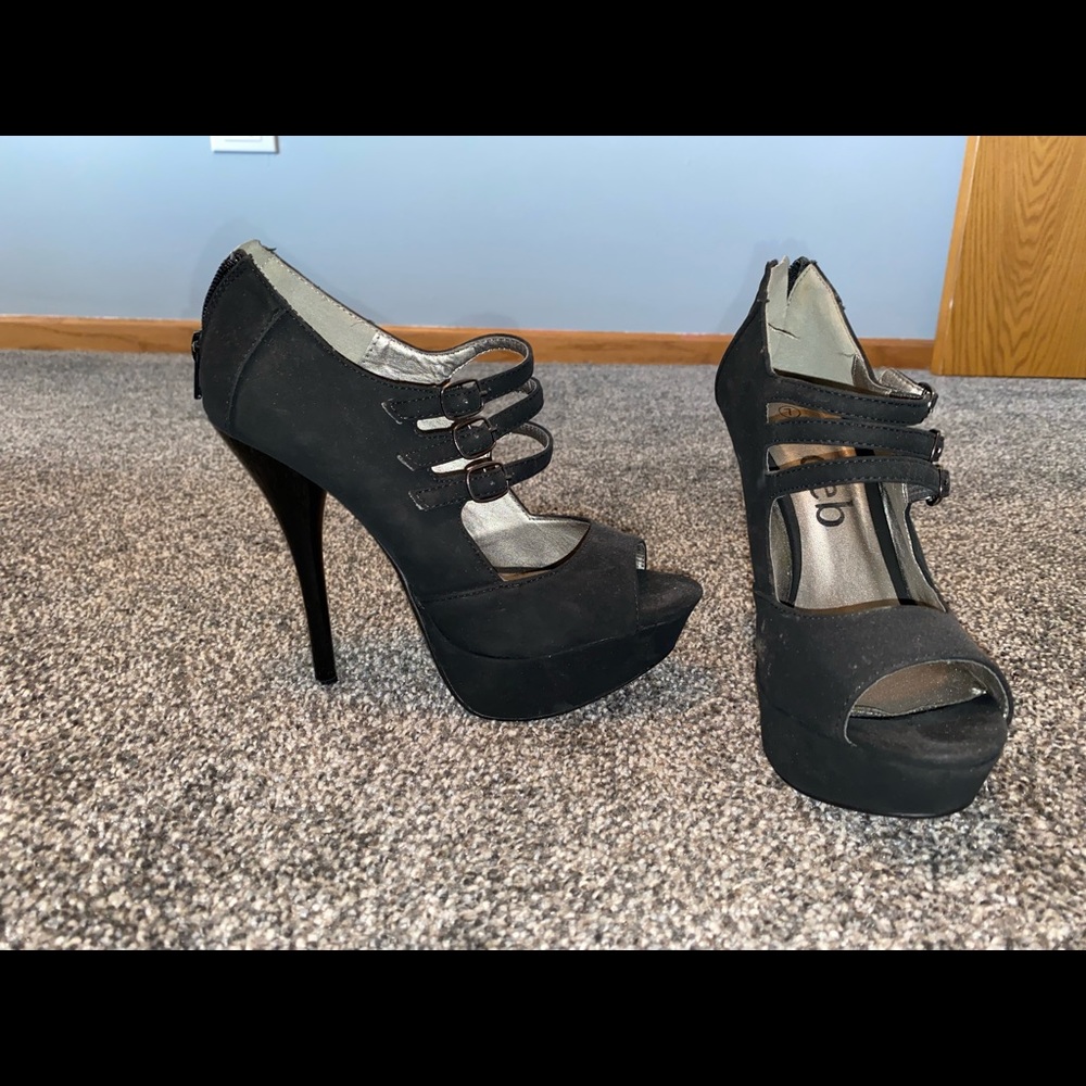 Black pump heels